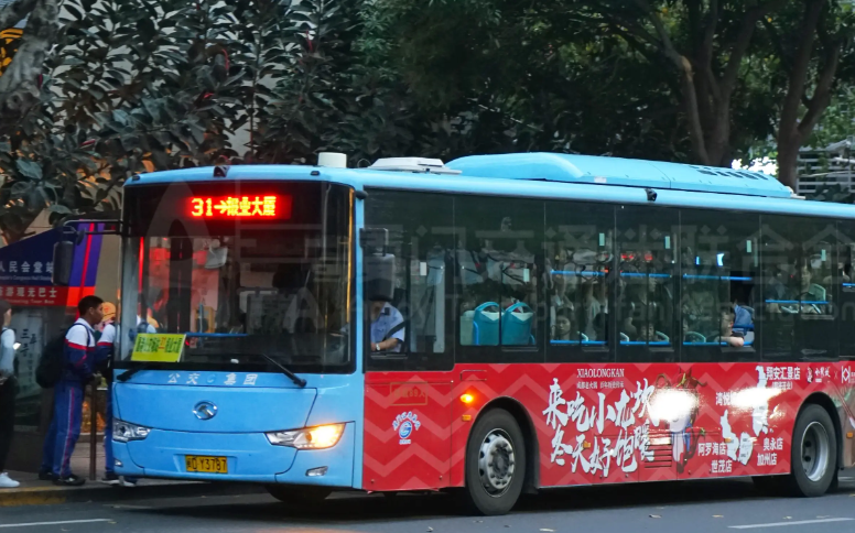 厦门工商局(附近的公交车站) 厦门工商局(附近的公交车站)