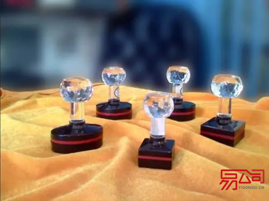 郑州注册公司刻章收费吗?(篆刻公司印章需要哪些材料?) 郑州注册公司刻章收费吗?(篆刻公司印章需要哪些材料?)